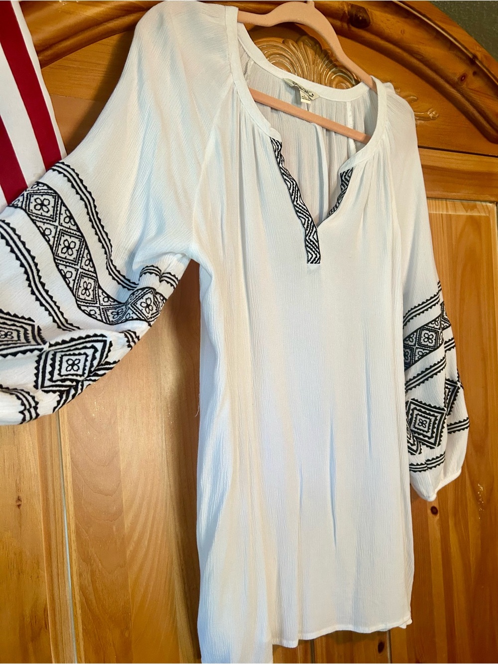 The Pioneer Woman White Tunic with Black Embroidered Sleeves